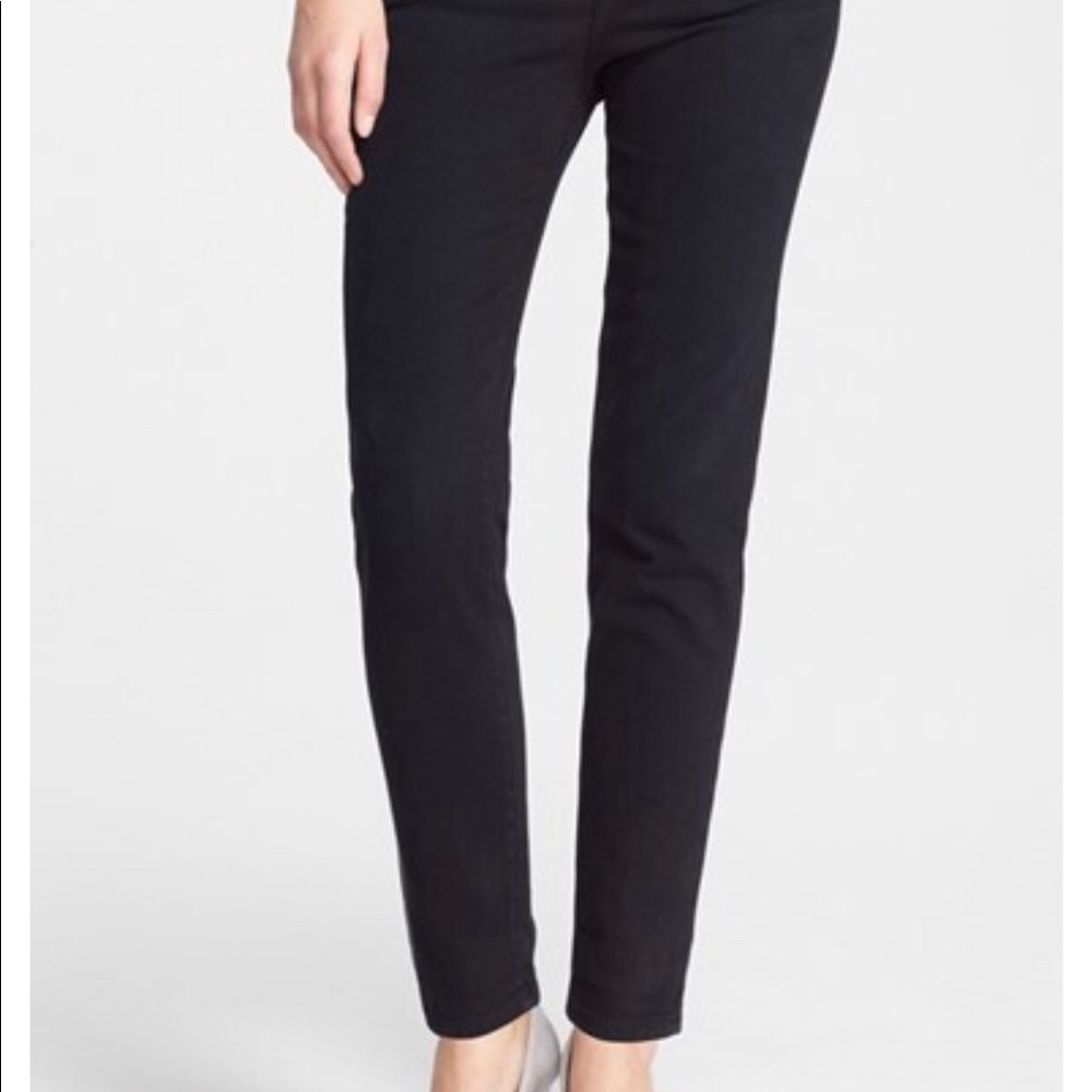 VINCE. NEW. Mason Jeans. Black.